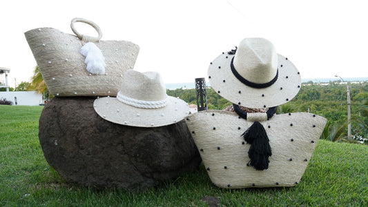 Duo bolso y sombrero decorado con perlitas negras o blancas