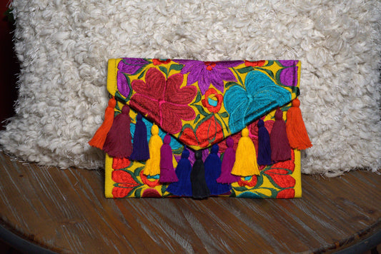 Carteras tipo sobre en flores y colores cocidas a mano